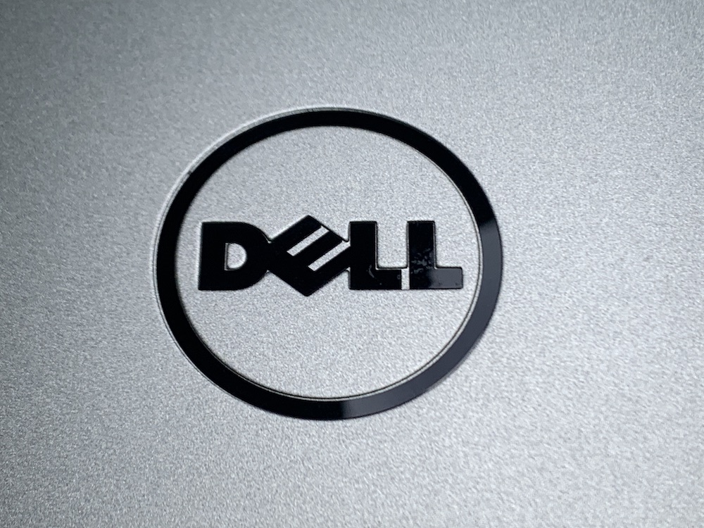 Inspiron 7472 画面の開閉度合いによっては映る 画面修理しま